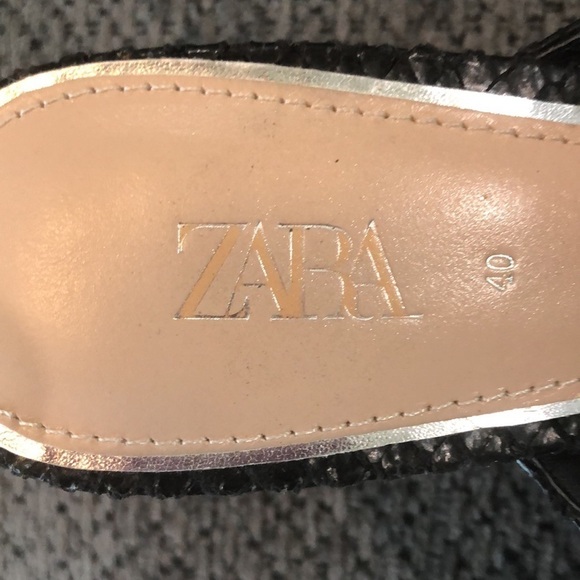 𝅺ZARA black faux snakeskin chunky heeled sandals. - Picture 3 of 6